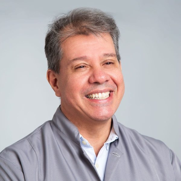 Dr. Alexandre da Costa Borro Dentista Odontologia Endodontia Odontogeriatria em Curitiba Biocentro