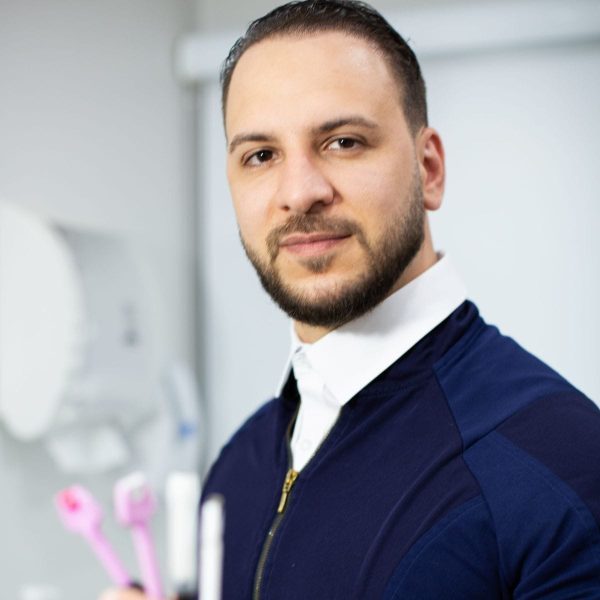 Dr. Enos Kern Dentista Implantodontia, Prótese, Estética dental em Curitiba Biocentro